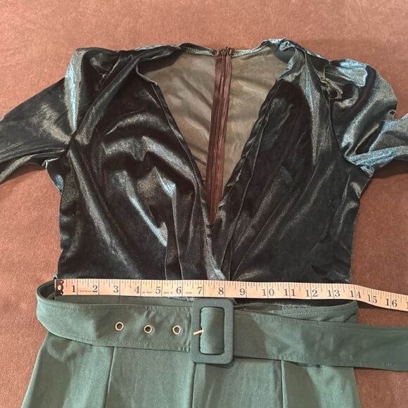 Women’s Green Jumpsuit Deep V-Neck Velvet Bodice Belted Waist Zip Back Size M - Picture 9 of 12
